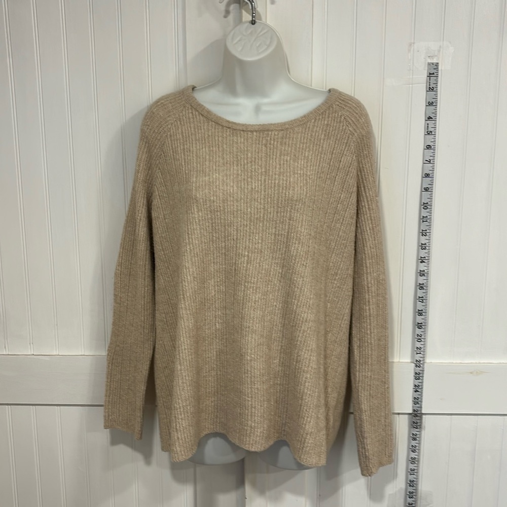 BB Dakota beige, crewneck sweater with peekaboo cold shoulders, size XL